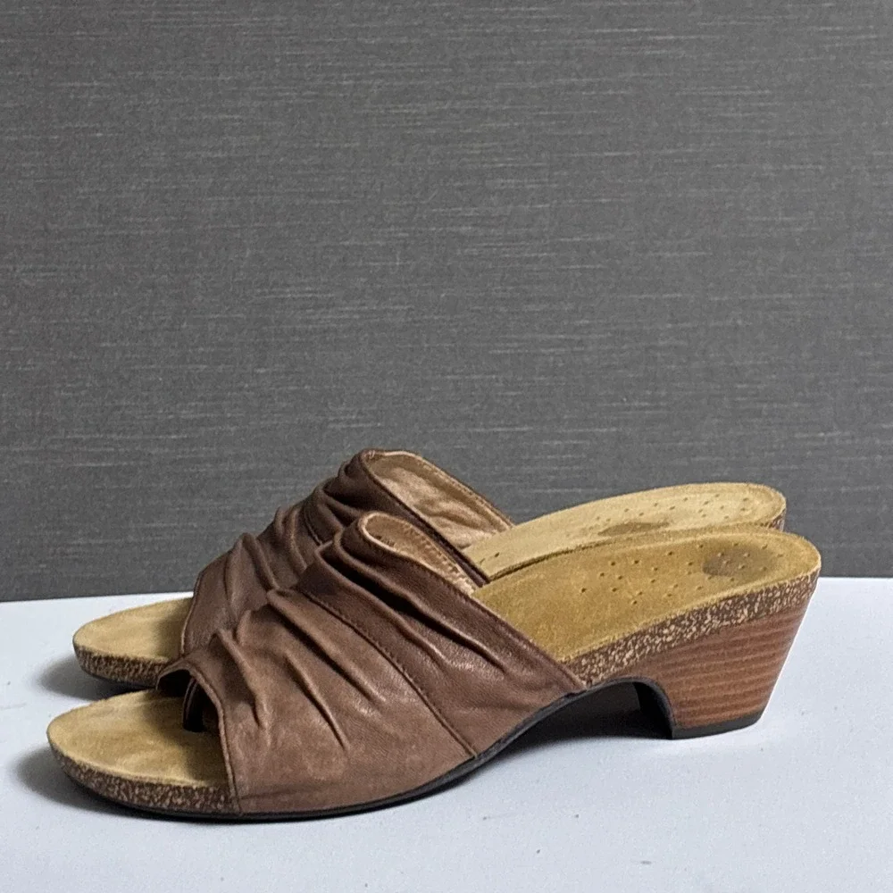 Taos Soul Sandals 8 Brown Leather Ruched Wedge Slide Mule Slip On Thong